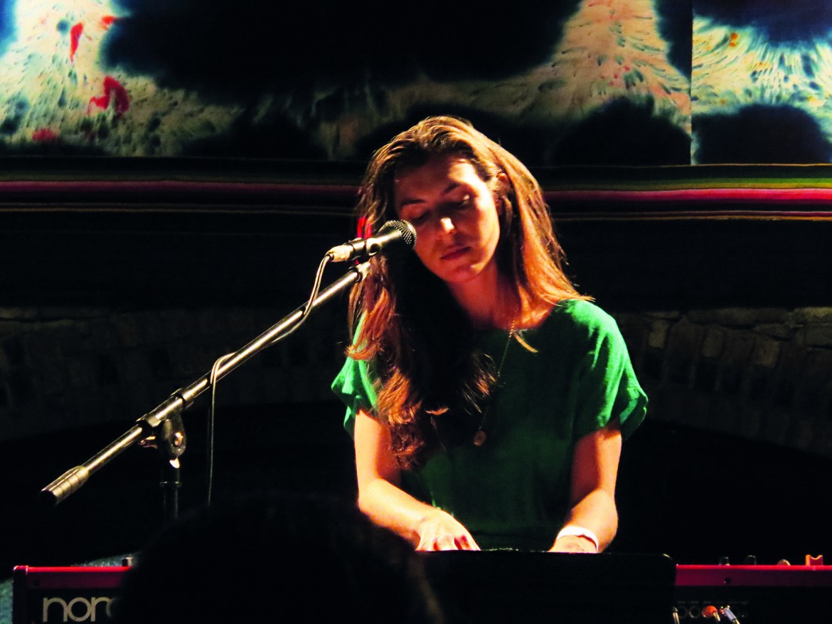 Julia Holter, la musica antidoto contro la xenofobia