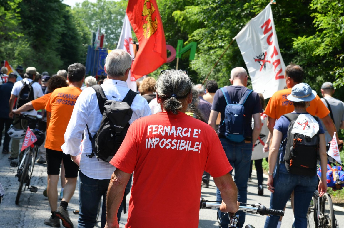 La Val di Susa sbarca in città: «È il giorno della liberazione»