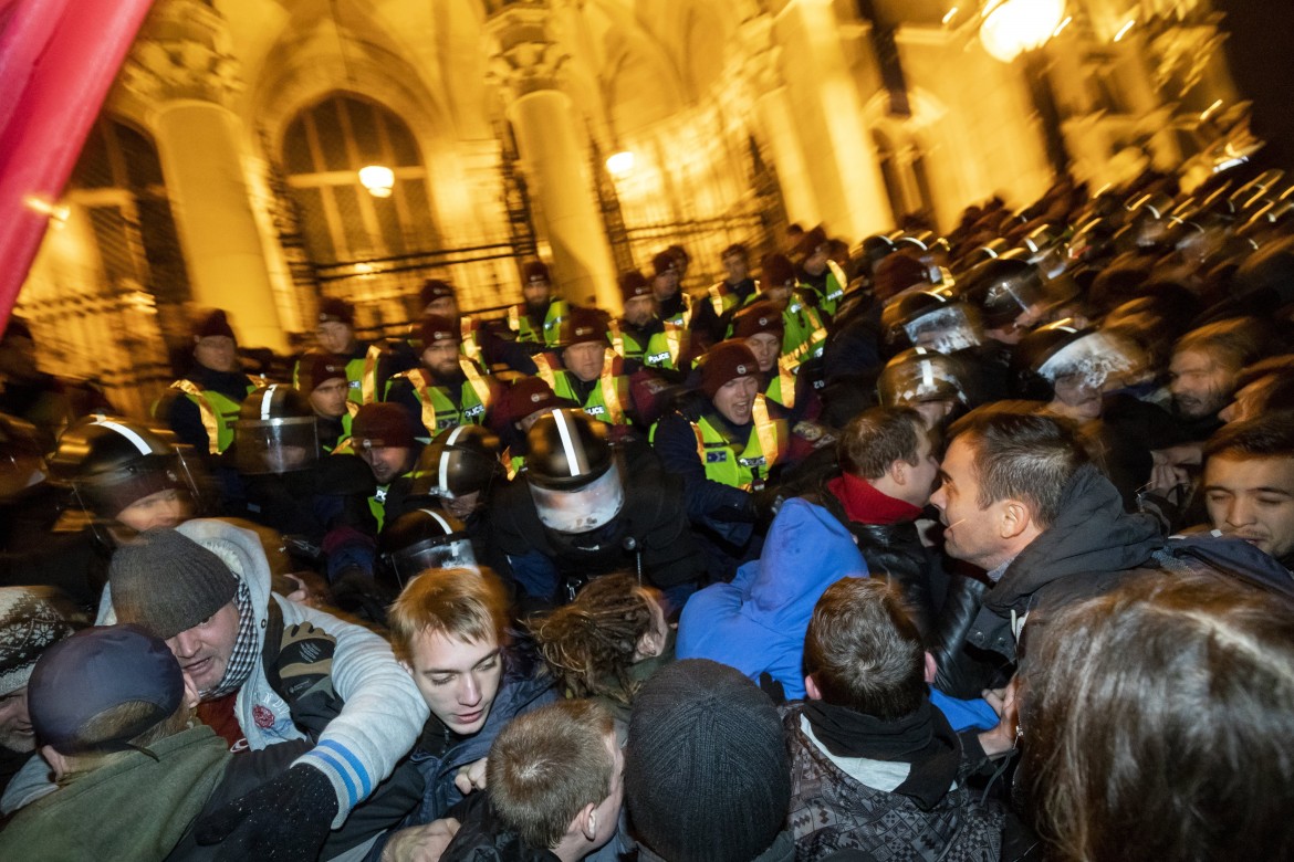 Ungheria in piazza contro la nuova «legge schiavitù»