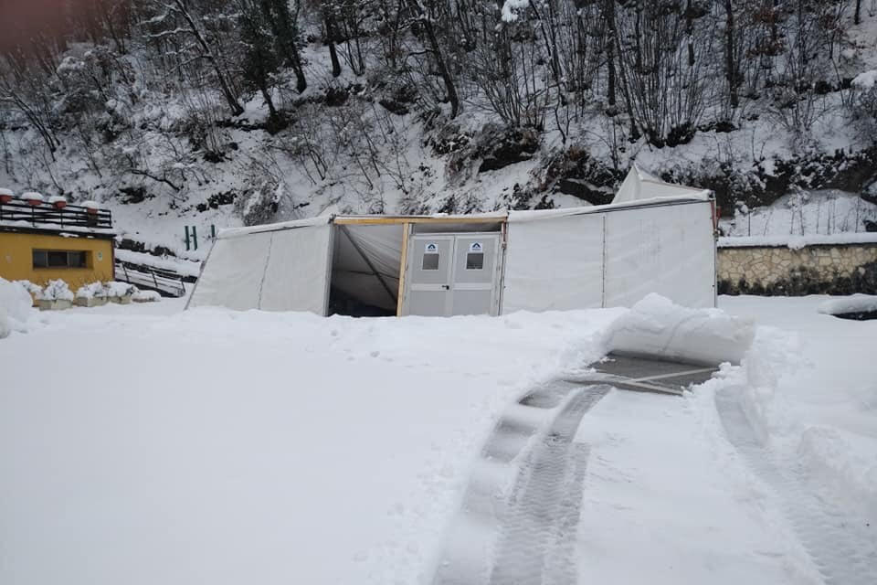 Appennino, la prima neve manda in crisi la gestione del cratere