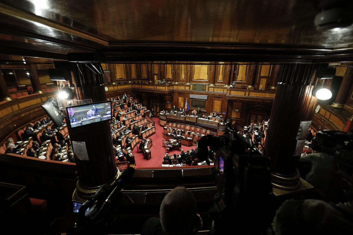 Buio sulla manovra. Voto nella notte su un testo fantasma