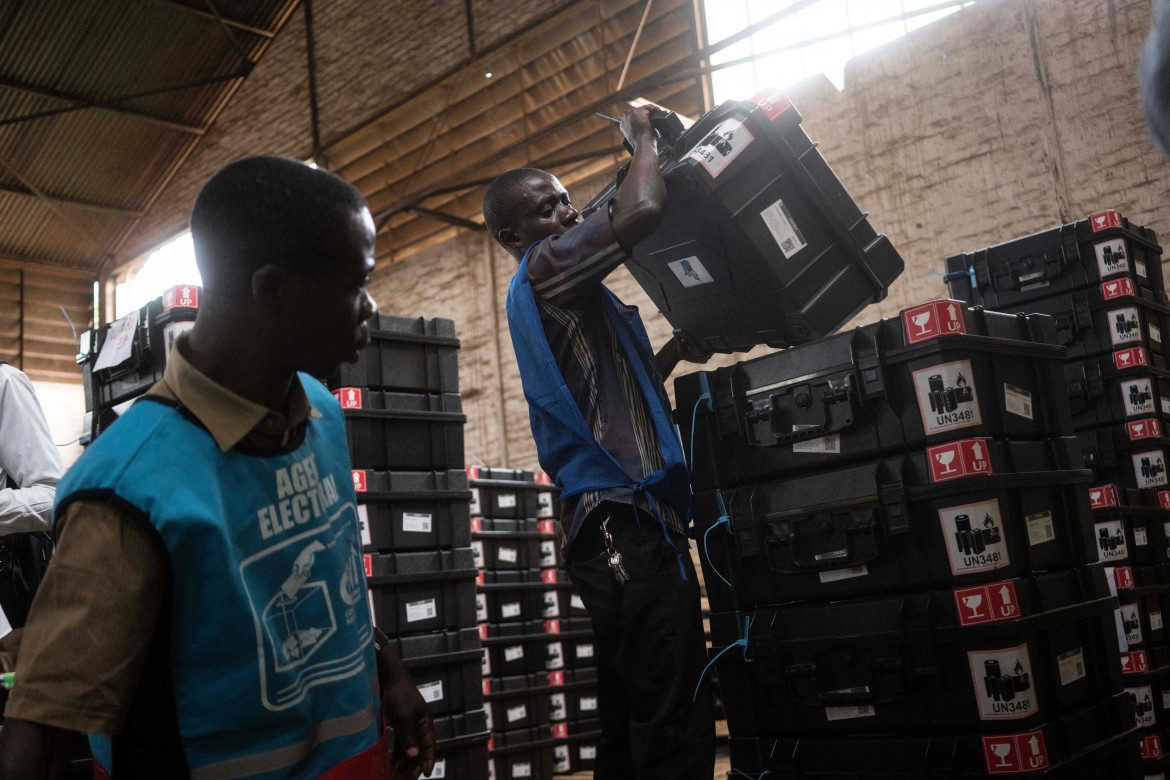 Finalmente l’uno contro tutti. Il Congo vota sul touchscreen