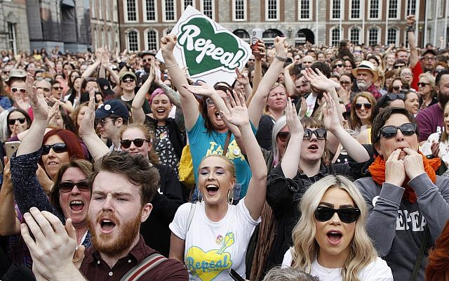 Aborto, in Irlanda cade un altro tabù