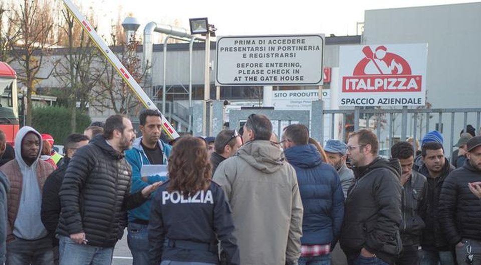 Italpizza, cariche contro i lavoratori