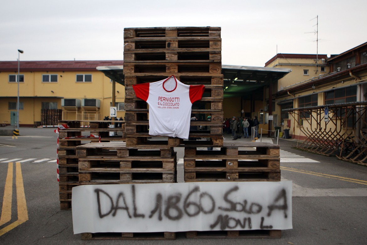 Pernigotti, Di Maio a Novi: «Siamo con voi». Dubbi tra i lavoratori