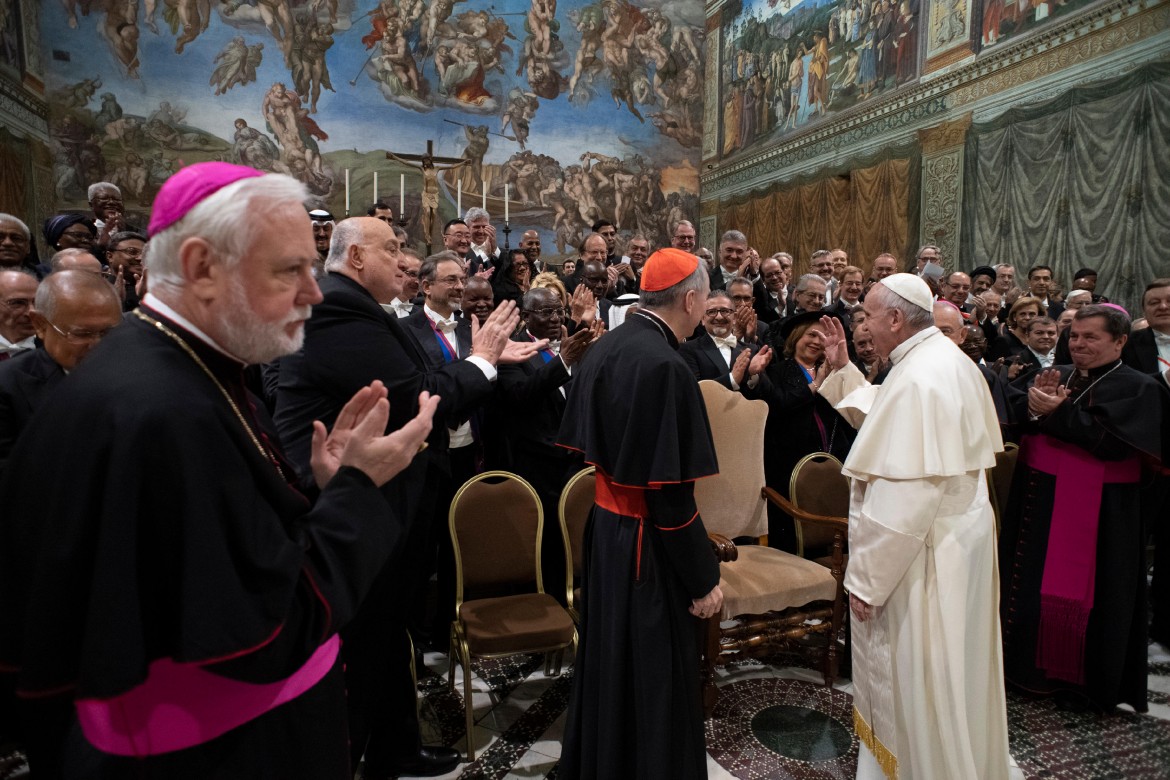 Bergoglio agli ambasciatori: no a «nazionalismi e populismi». E «i governi aiutino i migranti»