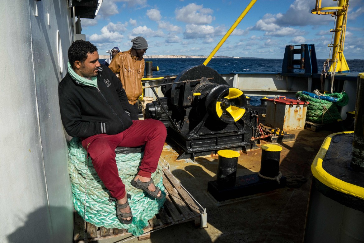 «A bordo condizioni disperate. Serve subito una soluzione»