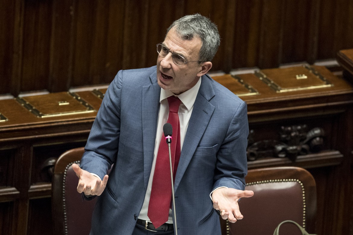 Si ferma il parlamento, non le trivelle