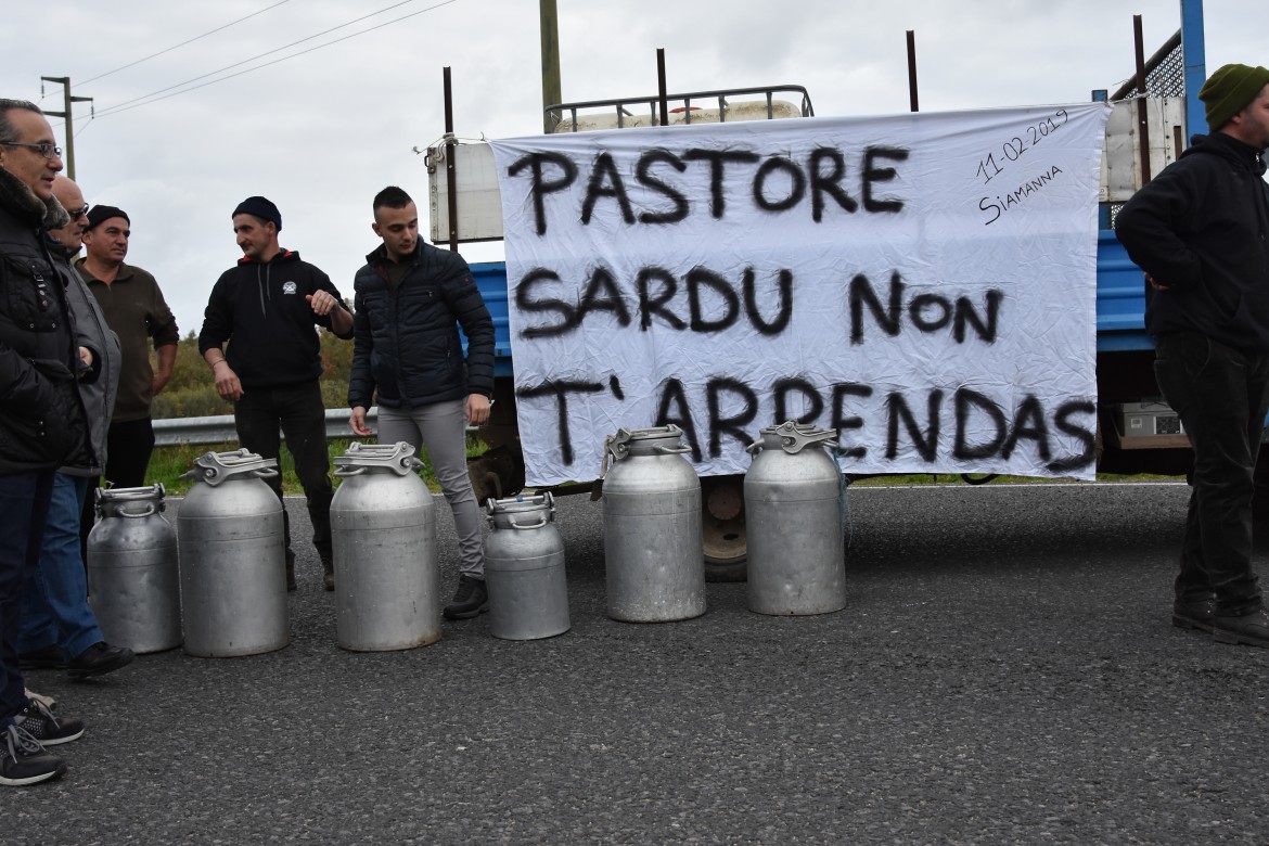 La protesta dei pastori diventa rivolta di popolo. Cresce la solidarietà