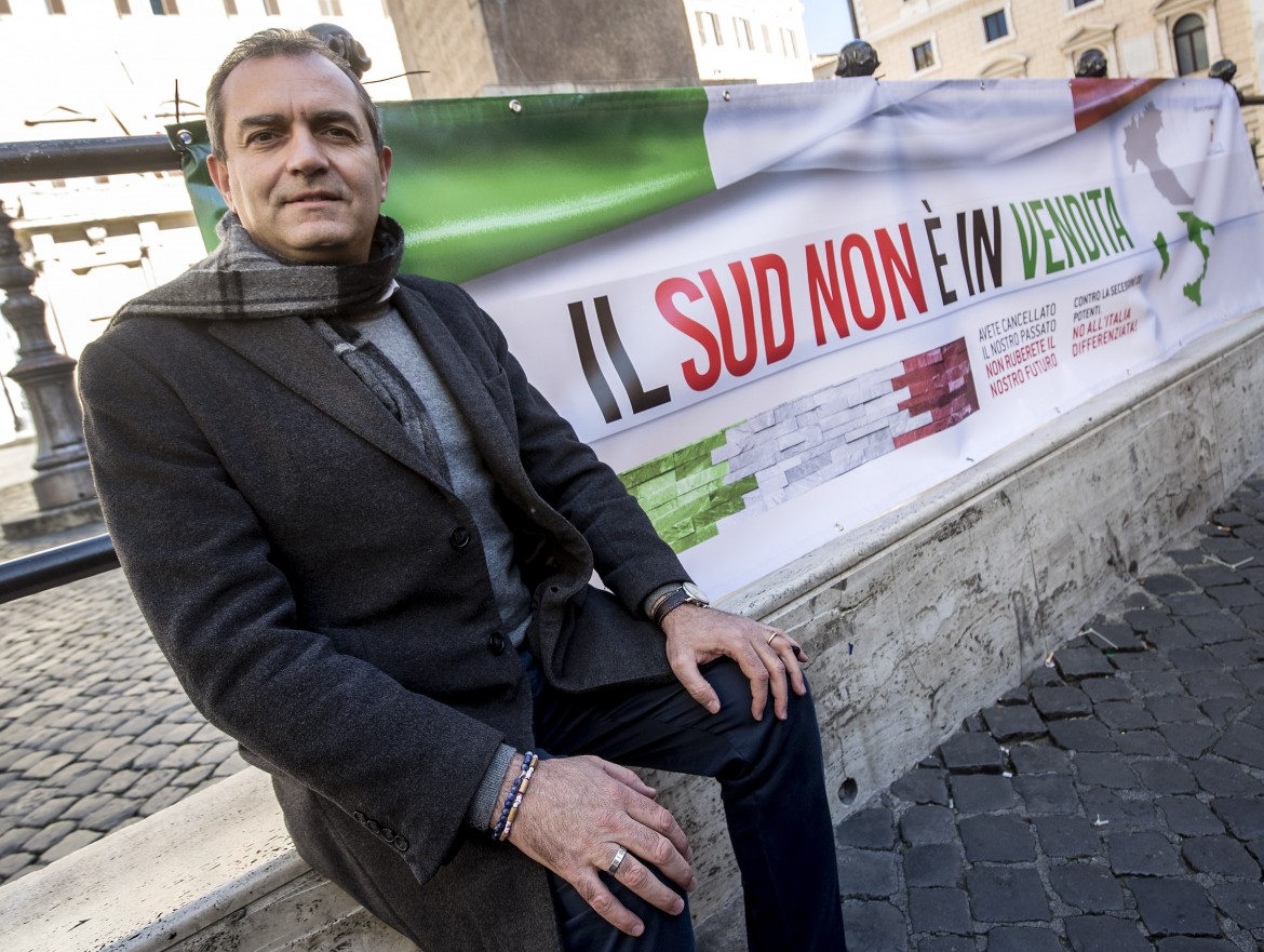 «Si vuole dissolvere l’unità nazionale», De Magistris all’attacco del governo