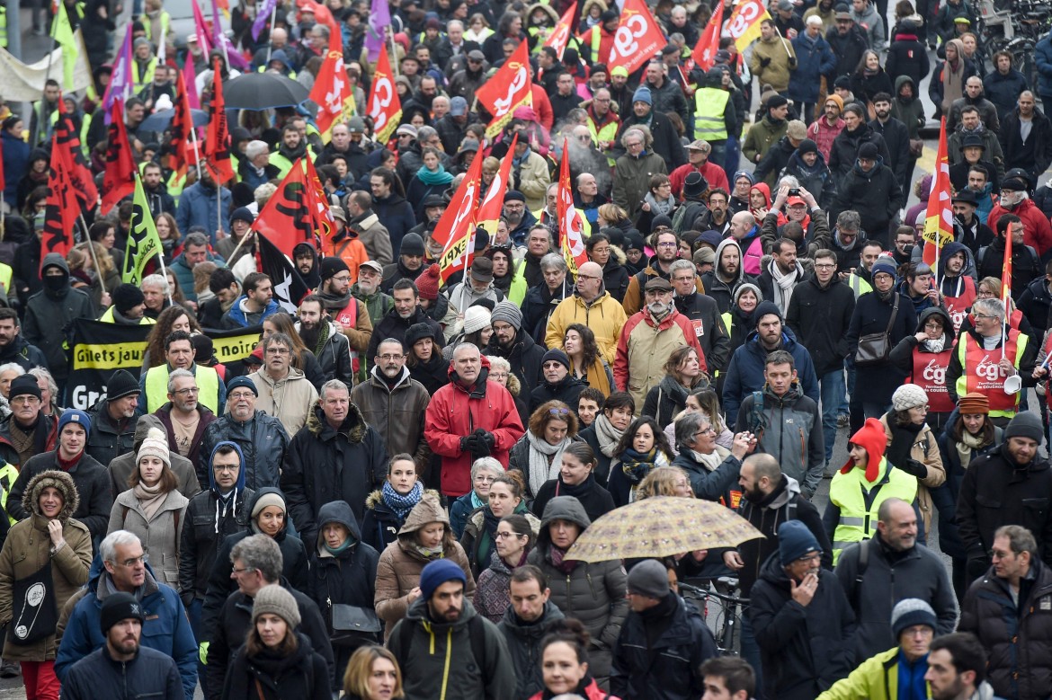 Gilet gialli e rossi, prove di intesa con la Cgt