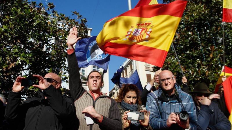 Pp e Ciudadanos oggi in piazza con l’ultra destra