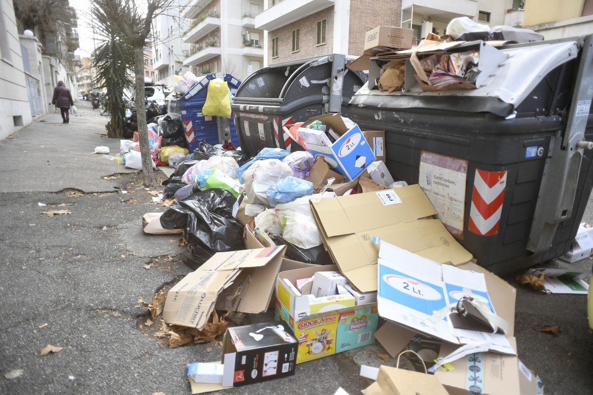 «Stop alla raccolta porta a porta, troppo costosa e inquinante»