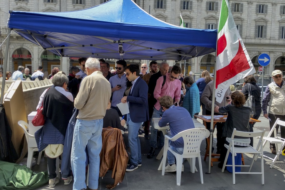 Pd in cerca della svolta. La spinta dei gazebo e il rischio di scissione