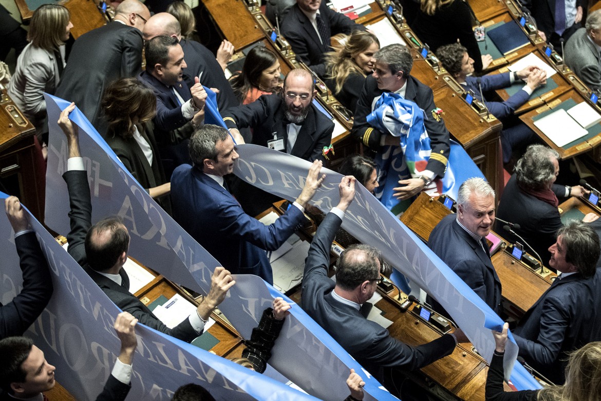 Silenzi e dissensi, la legittima difesa va avanti