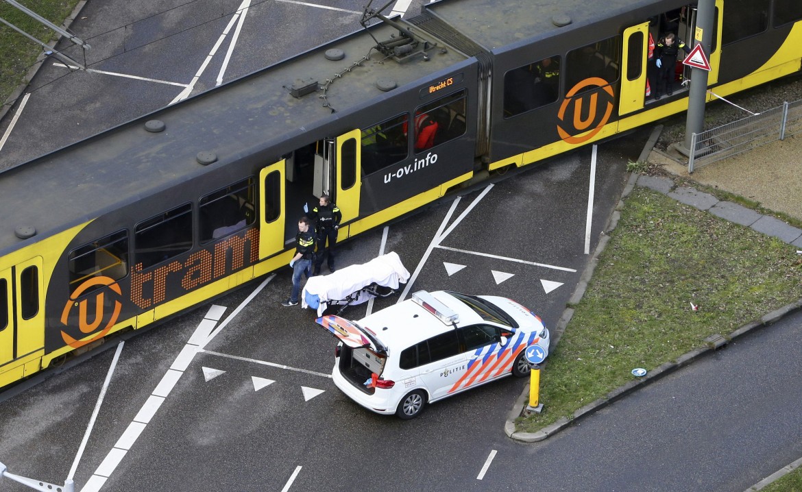 Utrecht, spari su un tram e torna la paura