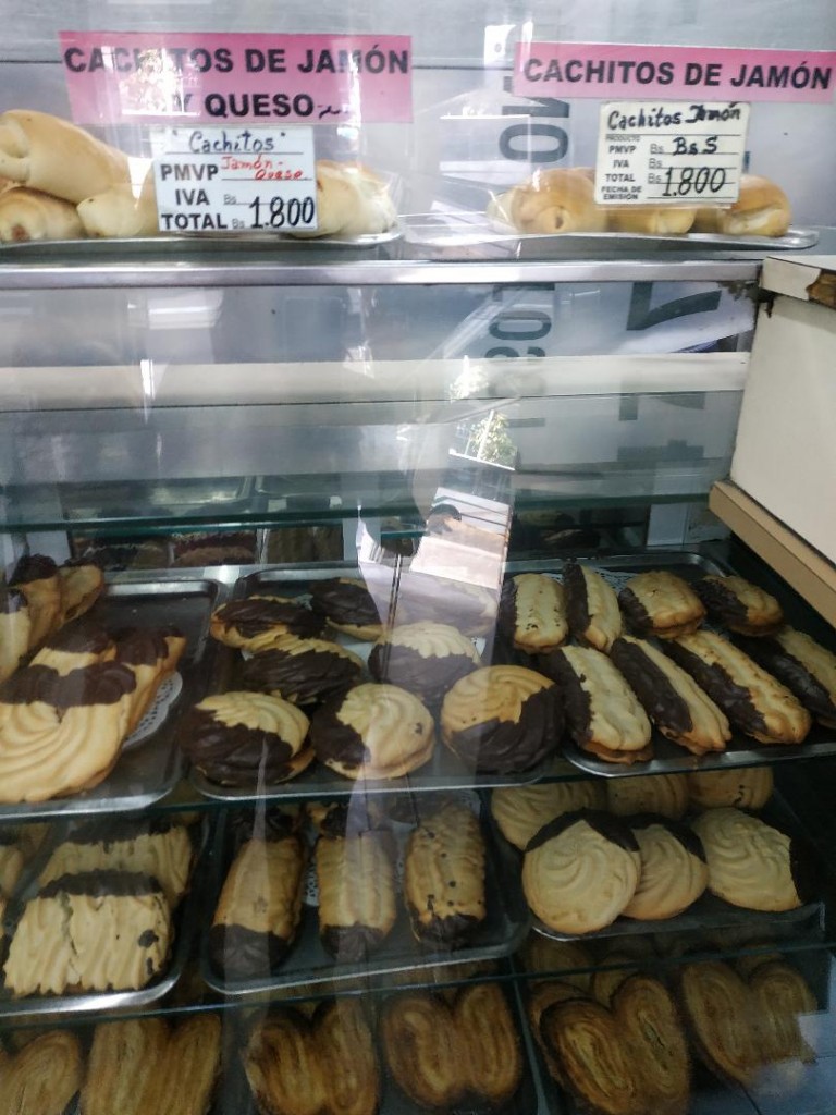 A Caracas il pane c’è, ma c’è anche la brioche. Quello che manca è l’editto di Maduro