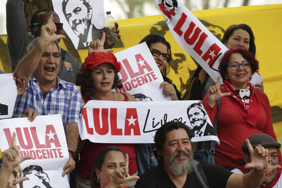 Pena ridotta per Lula. Con una multa potrà andare ai domiciliari