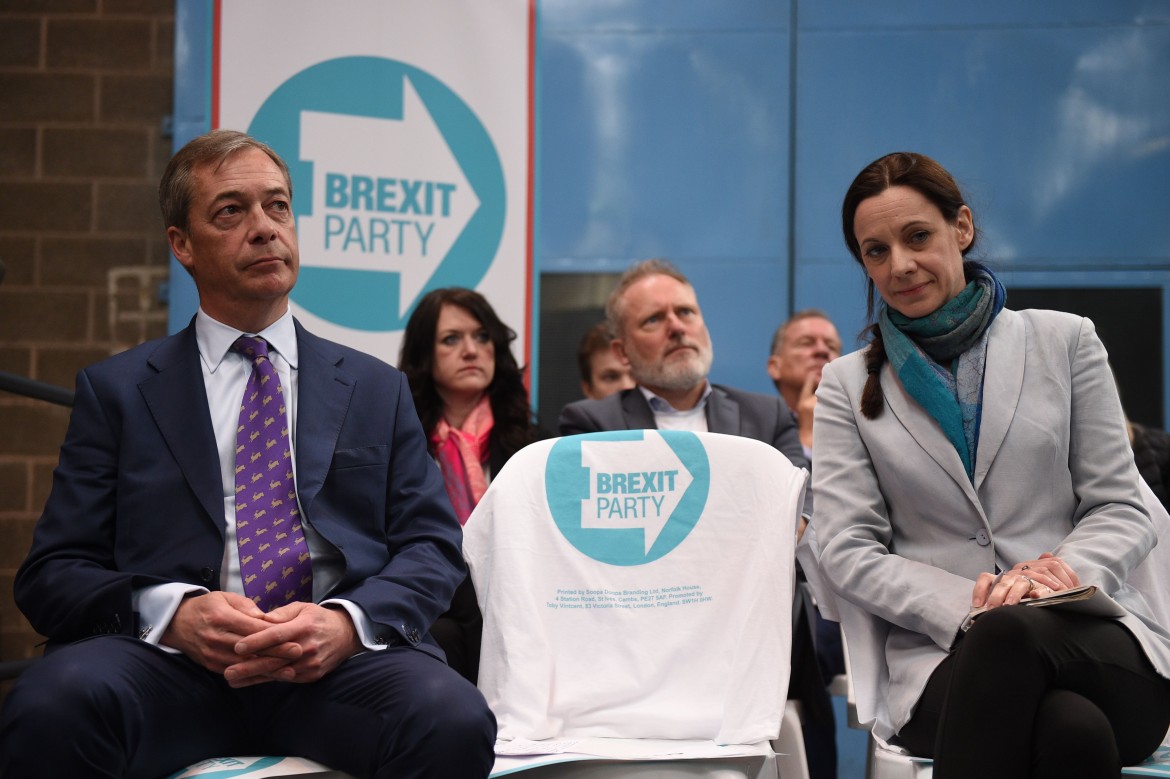 Caos Brexit, Nigel Farage ne approfitta ancora