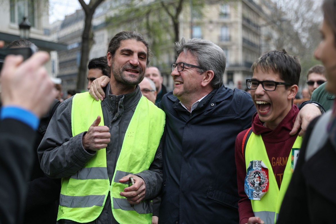 Mélenchon: «Siamo con i gilet  e per il sovranismo, ma del popolo»