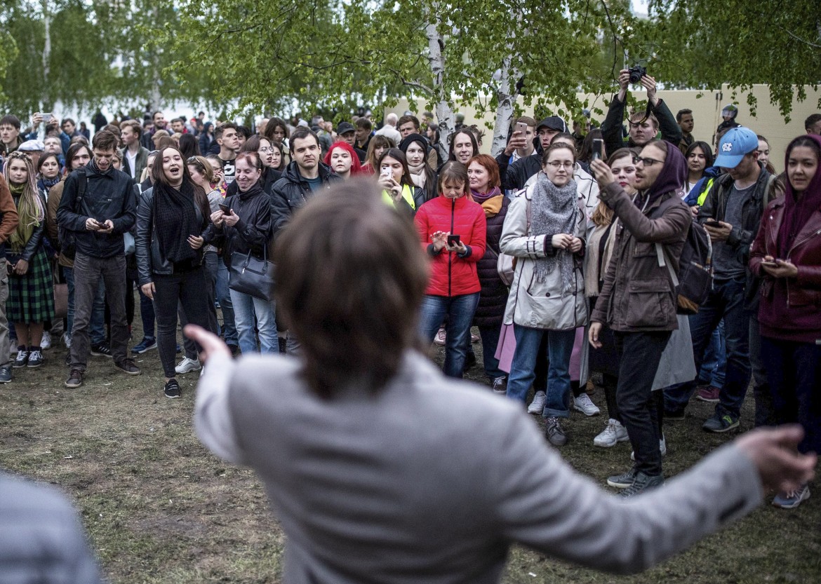 Ekaterinburg, vince la protesta dei giovani e perde Putin: la chiesa non si farà