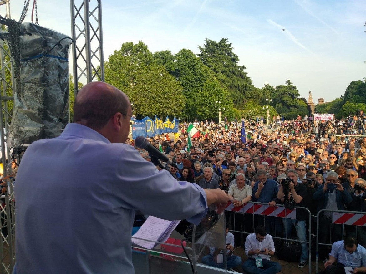 Per Zingaretti «è tornato il tempo di combattere»