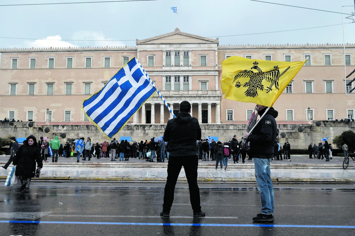 Al voto tra un mese: Tsipras elenca gli errori e riparte