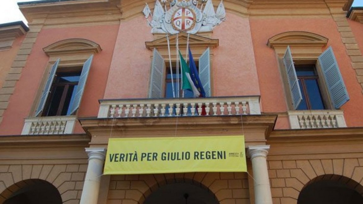 Regeni, Sassuolo rimuove lo striscione