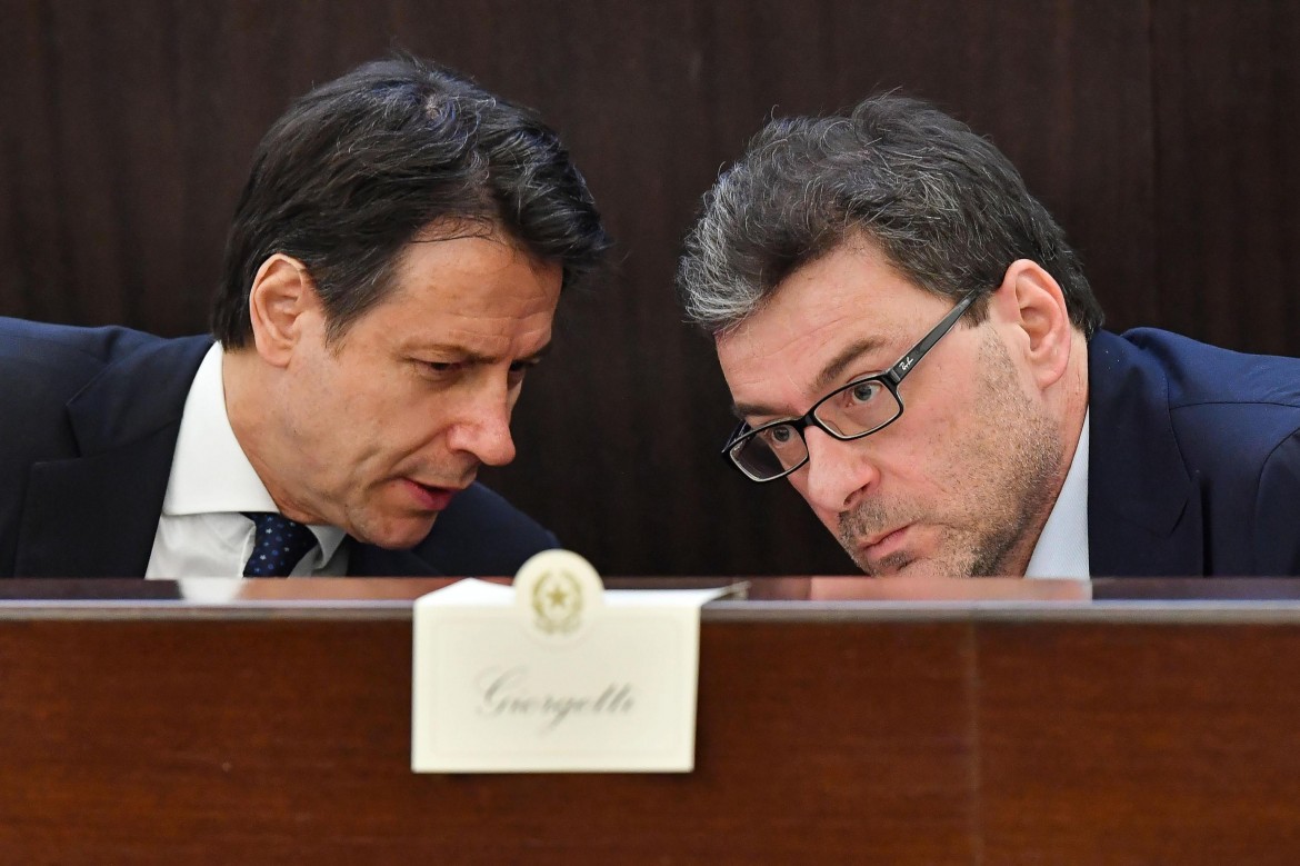 Il penultimatum di Giorgetti: «O la flat tax o il governo»