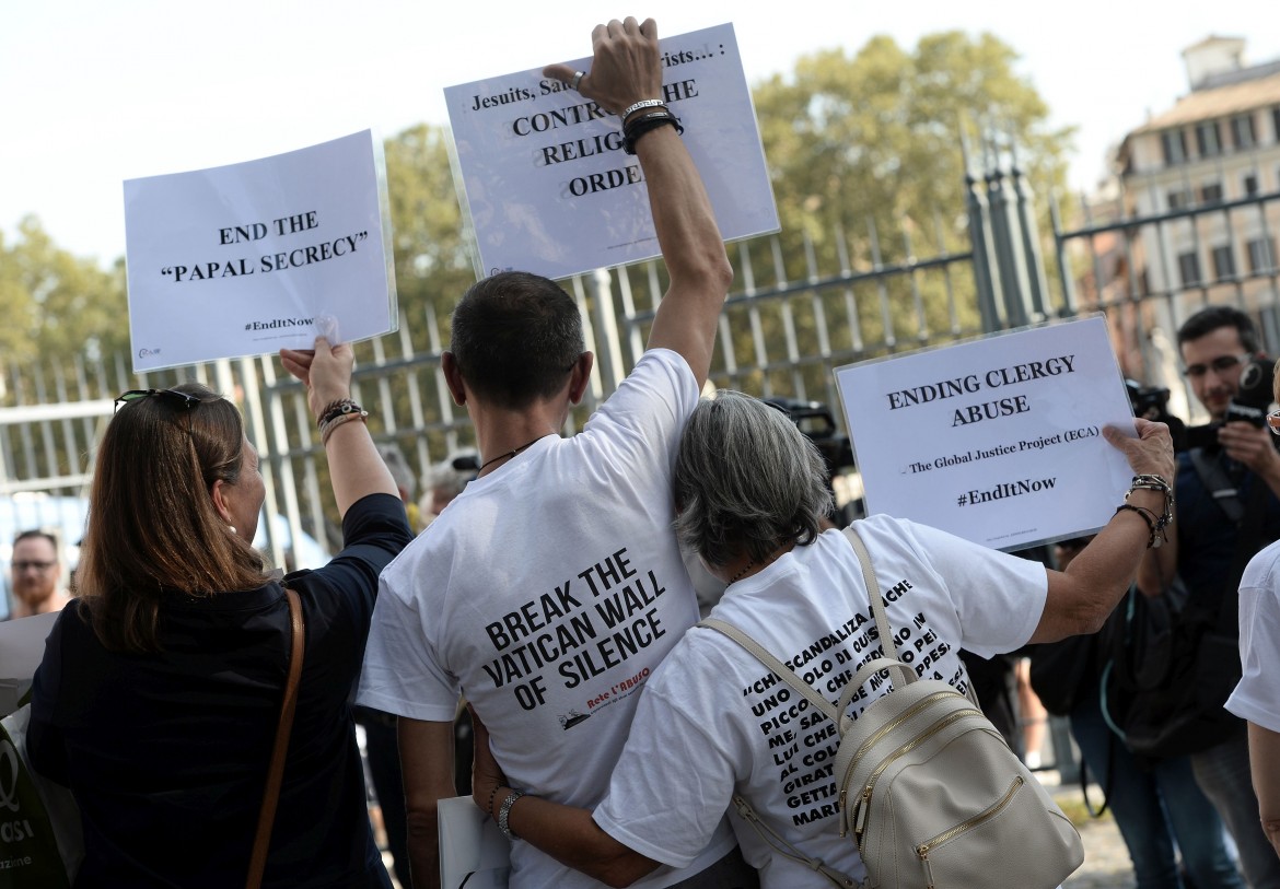 Pedofilia, chiesti 5 milioni di risarcimento alla diocesi di Savona