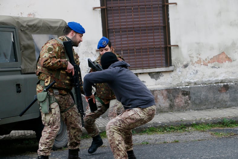 Bologna, aggressione razzista a cameriere ghanese di 5 soldati