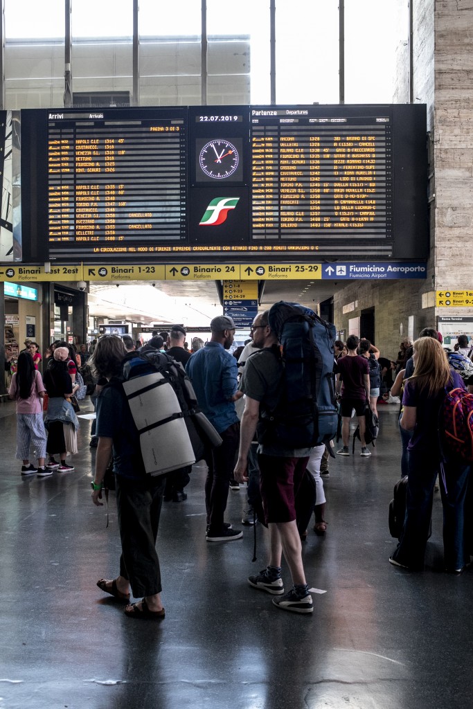 Attentato alla cabina dell’alta velocità, Italia spezzata in due