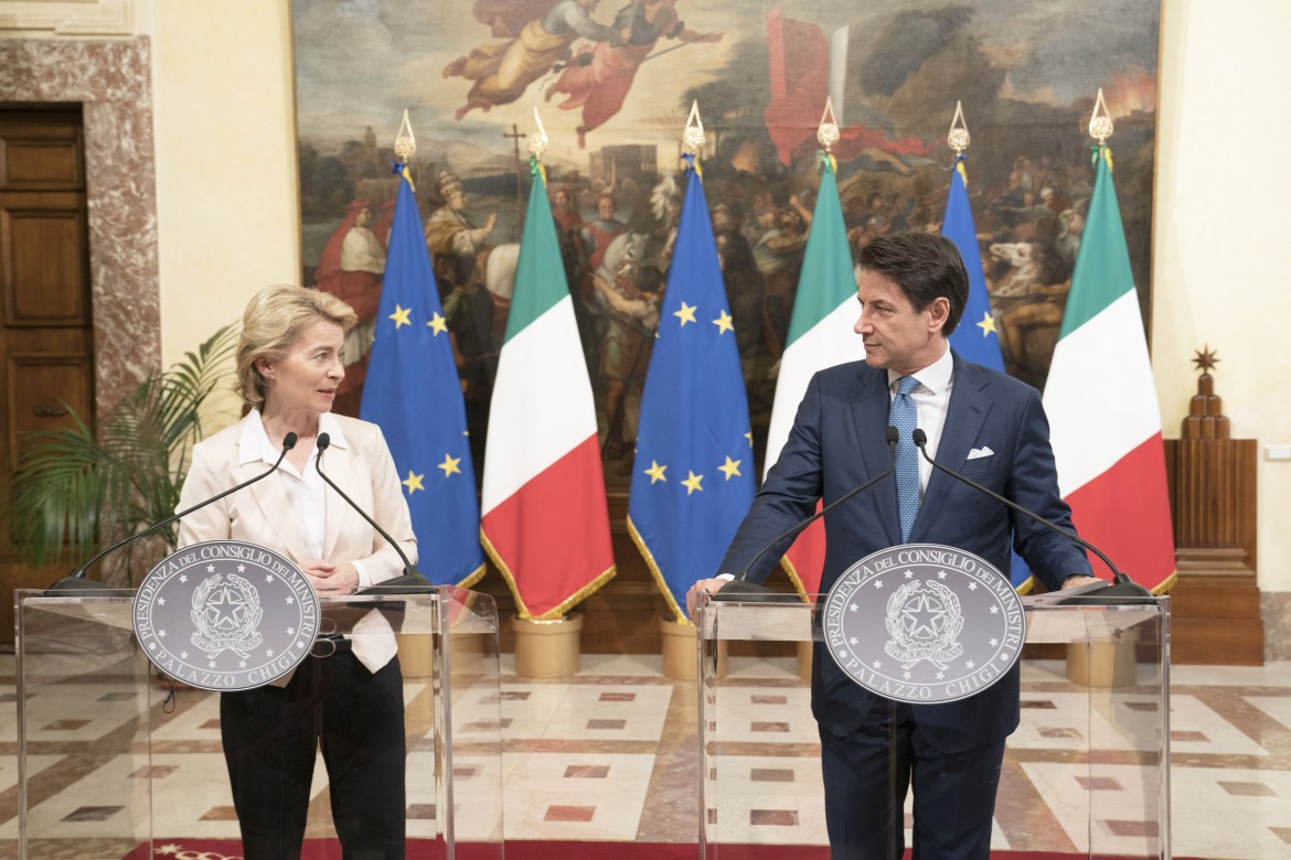 «Solidarietà e collaborazione». Van der Leyen prova ad aiutare Conte