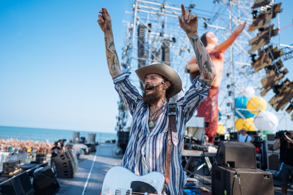 Jova beach party a Vasto, la procura apre un’inchiesta