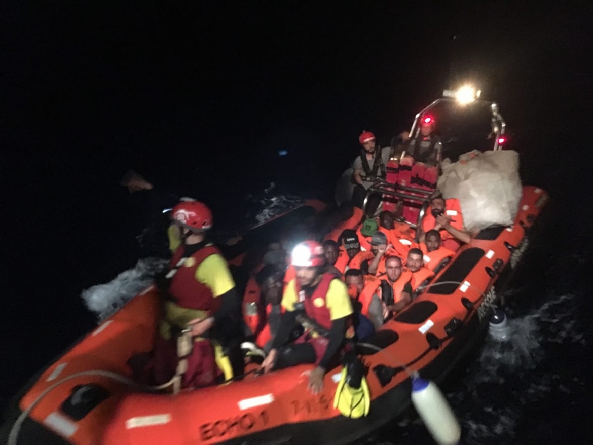 Le ong salvano 119 naufraghi ma restano senza porto di sbarco