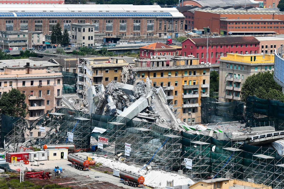 Dopo i soldi, la crisi di governo. Il nuovo ponte di Genova a tappe forzate