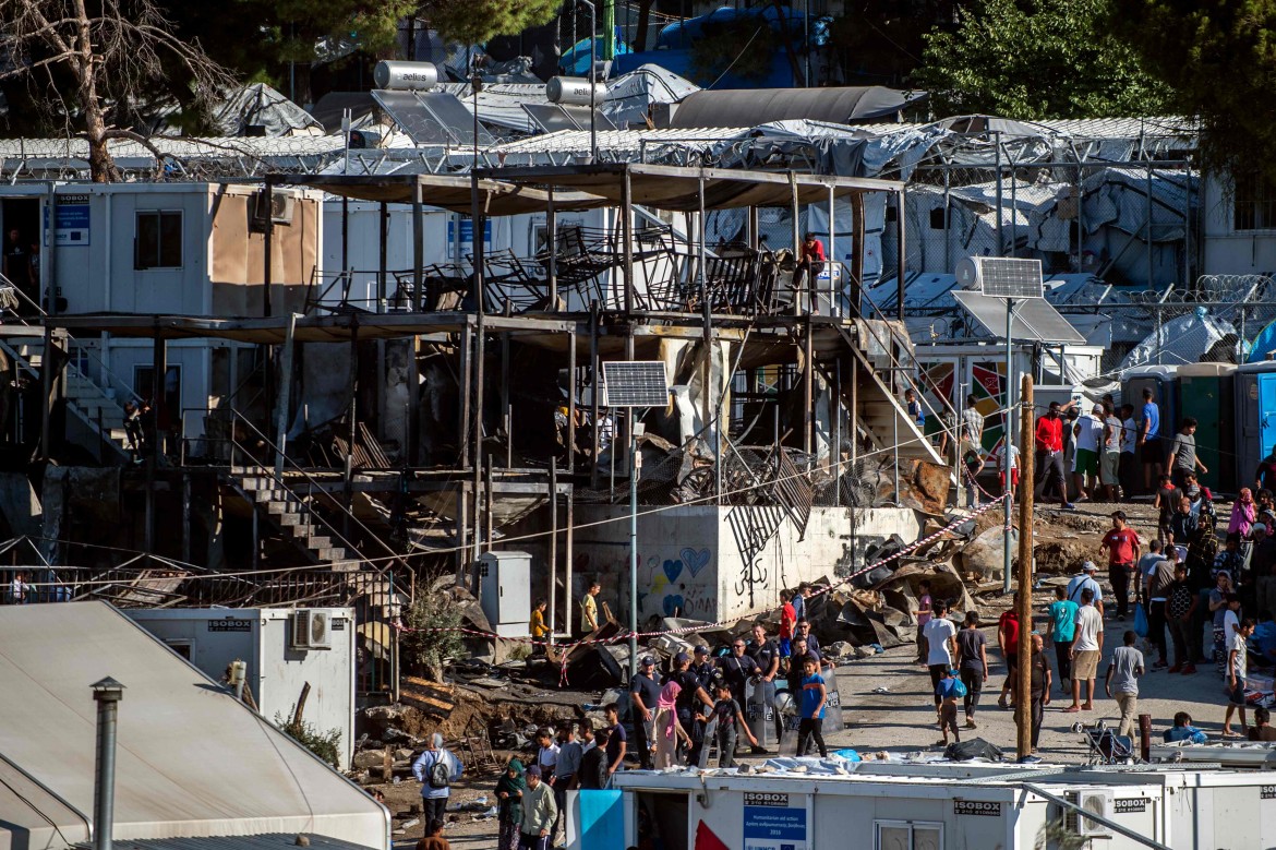 Lesbo, tragedia annunciata: un rogo uccide due migranti