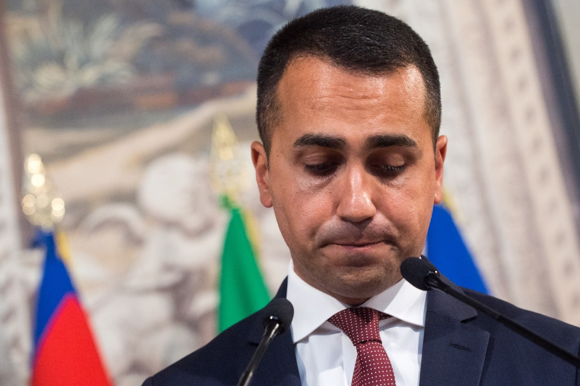 Caos nei gruppi parlamentari, Di Maio prova a serrare le file