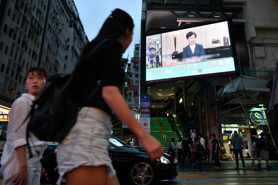 Hong Kong, l’annuncio di Carrie Lam: «Ritiro la legge sull’estradizione»