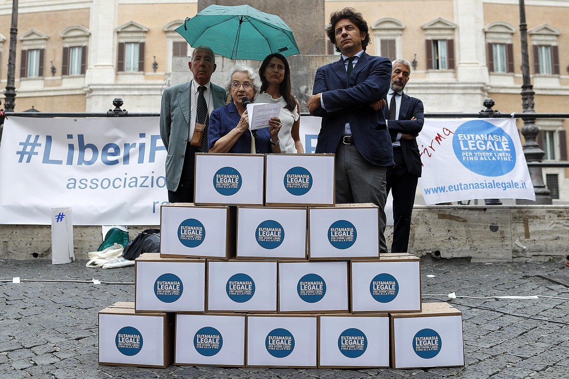 Suicidio assistito,  l’ora X della Consulta fa paura alla Cei