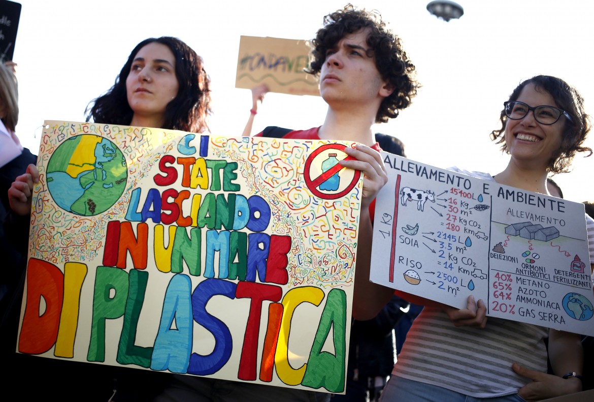 Sette continenti in sciopero. Oggi anche l’Italia in piazza