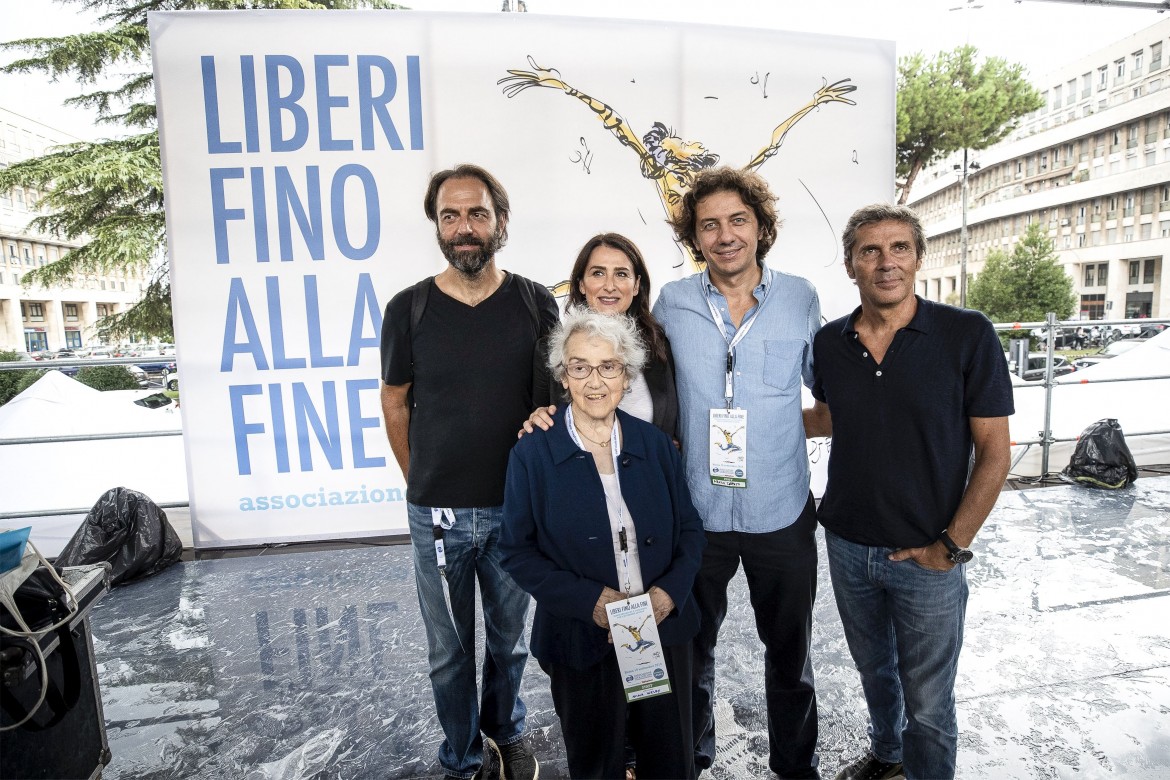 «Liberi fino alla fine» In piazza a Roma per il diritto all’eutanasia