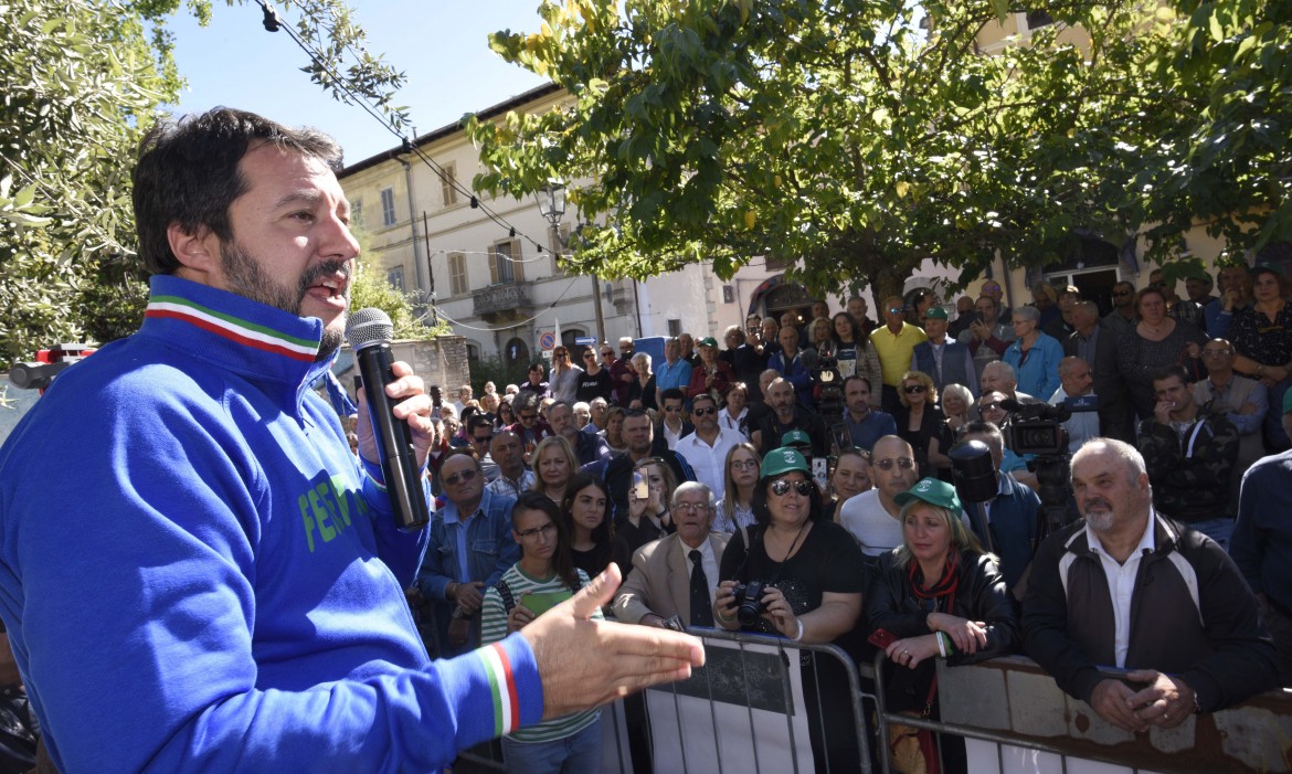 Anche i forzisti in piazza ma è gelo sulle regionali