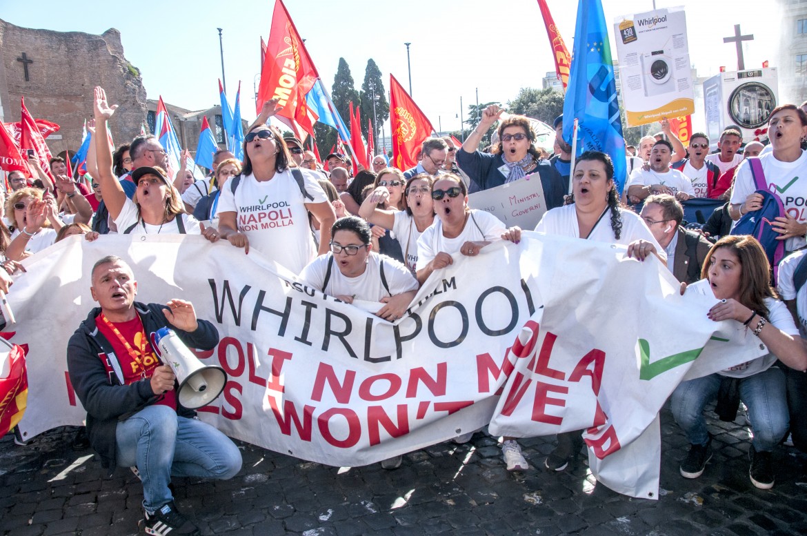 Whirlpool, ci prova la regione. Oggi i lavoratori in corteo