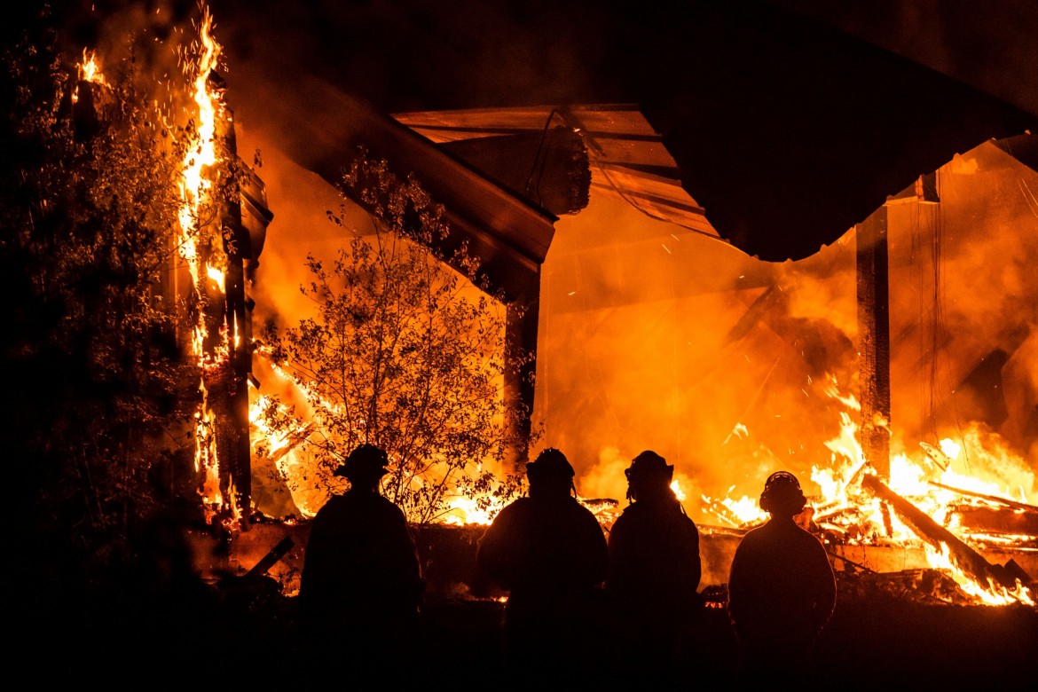 California di fuoco e profitto