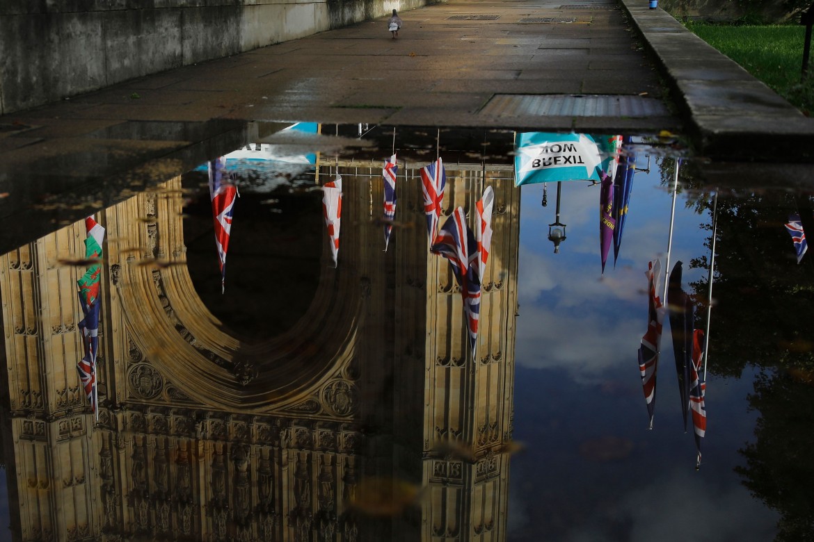 Lo scoglio di Westminster, Johnson a caccia di voti