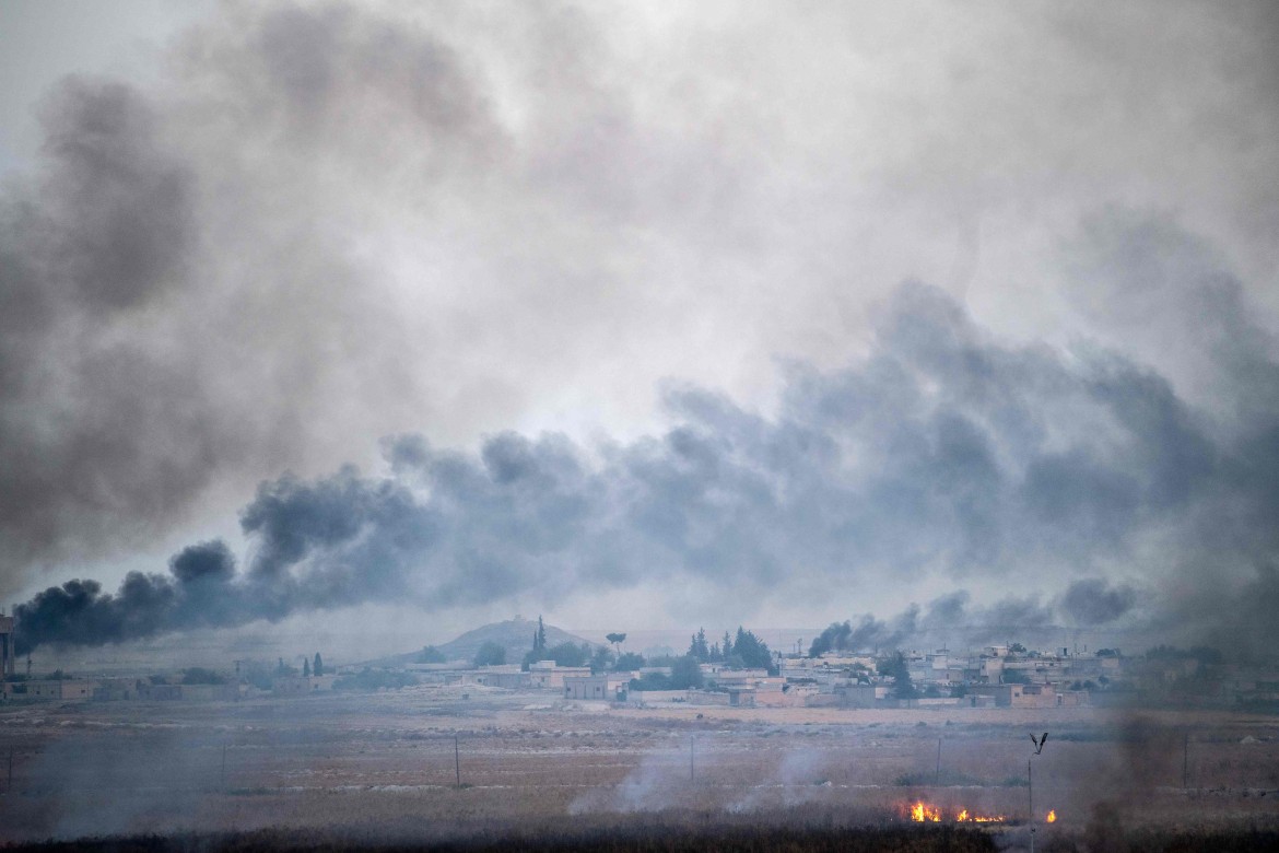 Rojava reagisce: i giovani prendono le armi e presidiano il confine