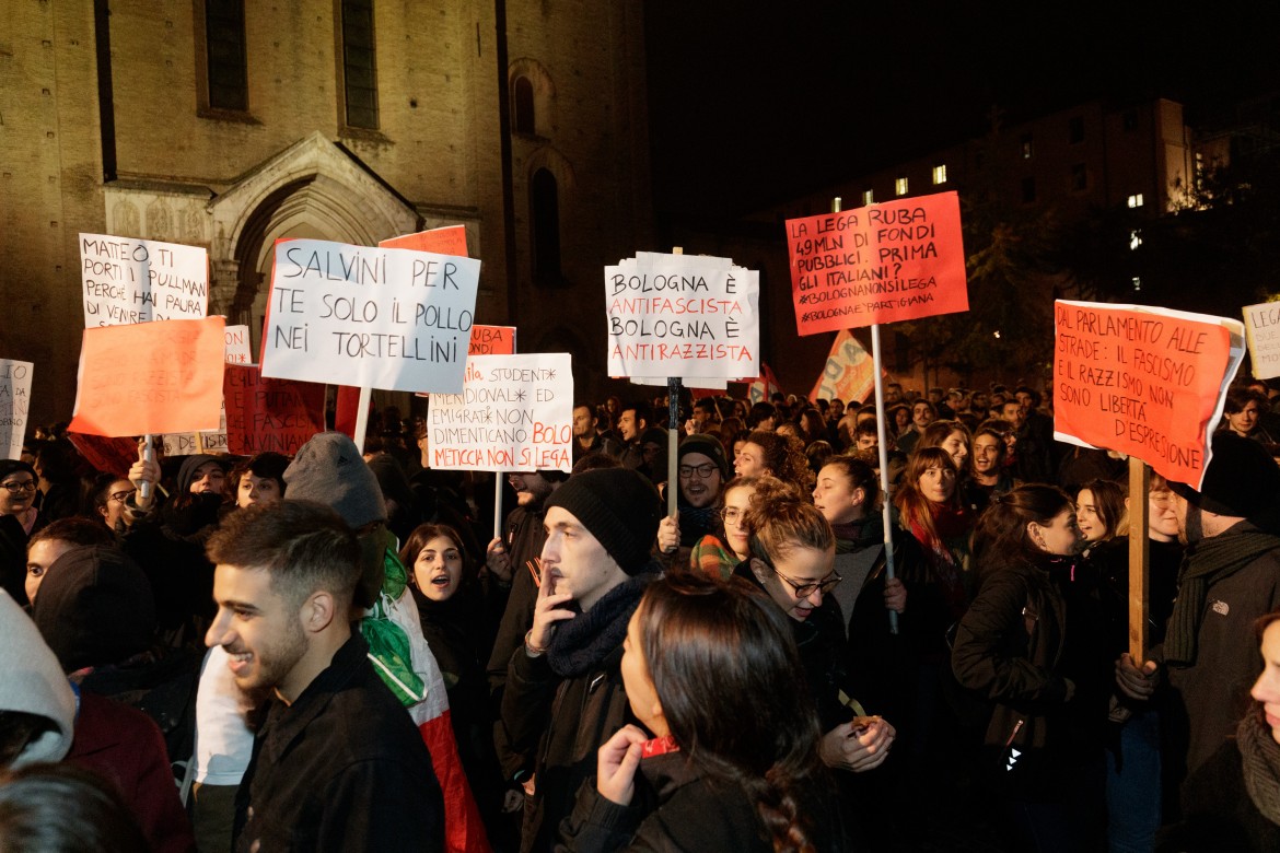 Primo match pre-elettorale. A Bologna vincono le sardine