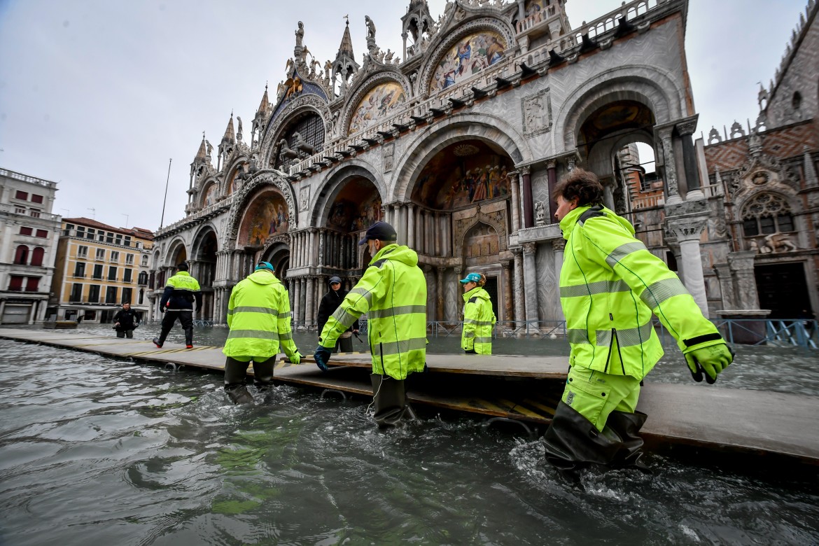 Venezia in allerta per il picco di acqua alta