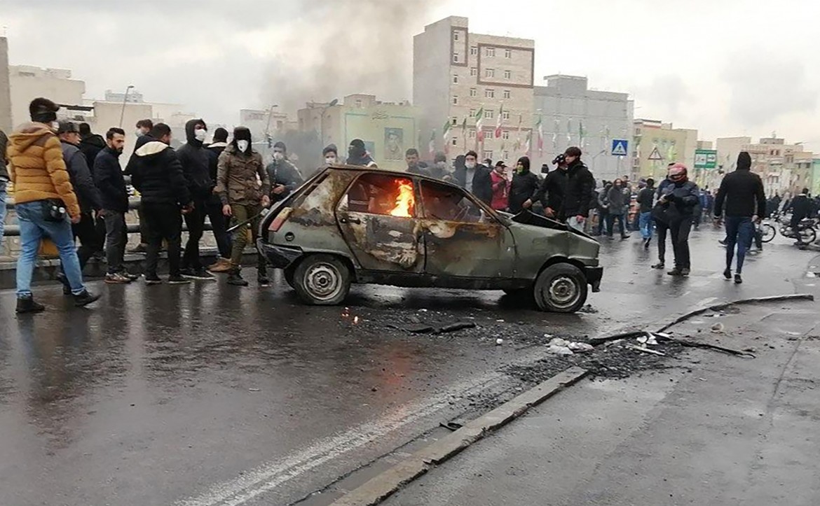 Teheran oscura internet ma non ferma la protesta